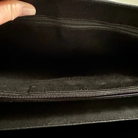PELLE STUDIO -GENUINE BLACK LEATHER MESSENGER BAG